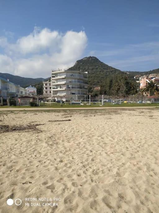 Nia'S Apartment By The Sea Nea Iraklitsa Экстерьер фото