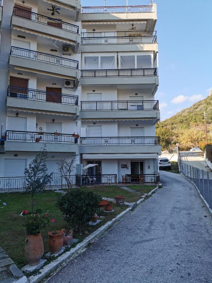 Nia'S Apartment By The Sea Nea Iraklitsa Экстерьер фото